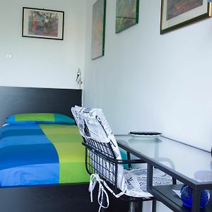 Zimmer mit zwei Einzelbetten